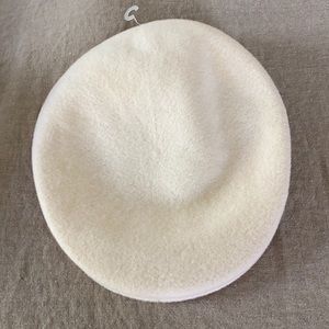 NWT’s Cream Kangol 504 Wool Cap